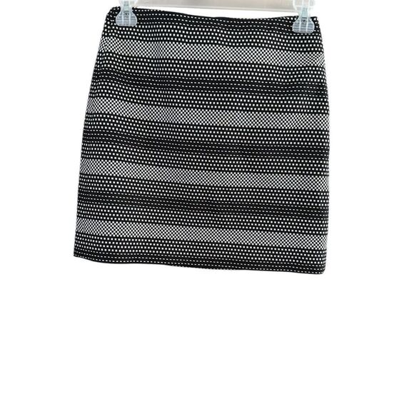 Loft size 4, black and white pencil skirt lined - Picture 2 of 9